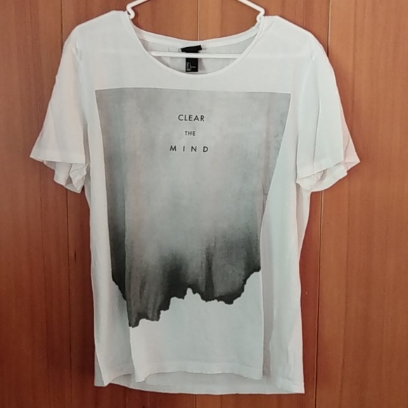 H&M Graphic Tee - Picture 1 of 4